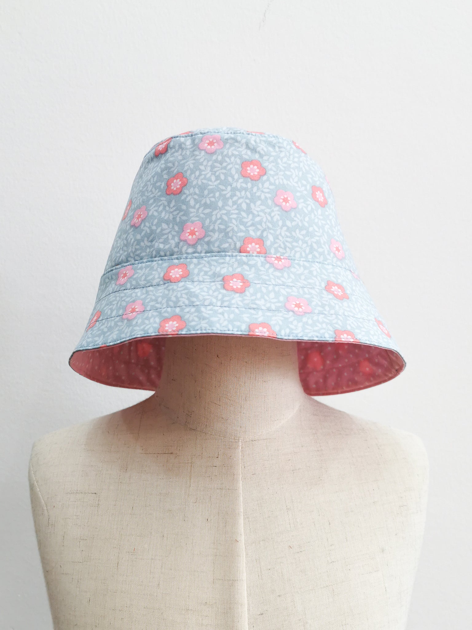 Zain Hat - Flowers on Light Blue